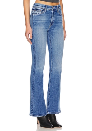 MOTHER Petite Lil' Weekend Jeans in Denim-Medium. Size 32P. Also in 31P.
