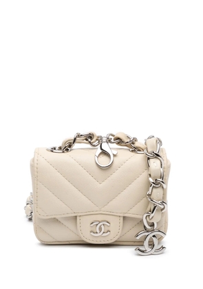 CHANEL Pre-Owned 2021 Mini Chevron Lambskin Card Holder Chain belt bag - White