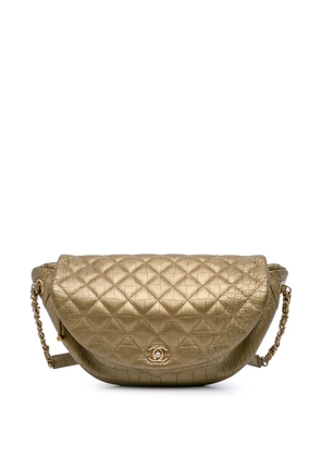 CHANEL Pre-Owned 2019 Quilted Croc Embossed Metallic Calfskin Easy Trip belt bag - Gold