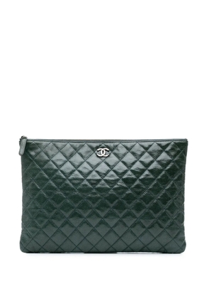 CHANEL Pre-Owned 2014 Large Quilted Iridescent Patent O Case clutch bag - Green