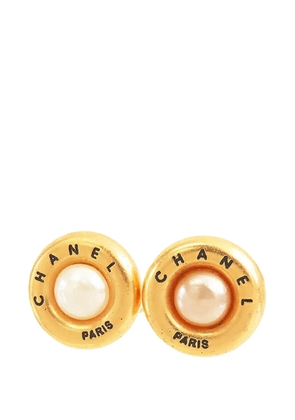 CHANEL Pre-Owned 1994 Gold Plated Faux Pearl Clip on Earrings costume earrings