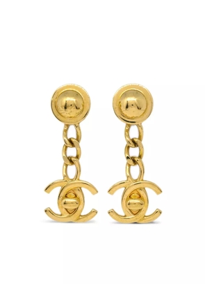 CHANEL Pre-Owned 1996 CC Turnlock clip-on drop earrings - Gold