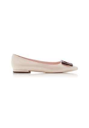 Roger Vivier Gommettine Leather Flats - Moda Operandi