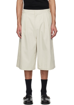 AMOMENTO Off-White Two Tuck Wide Shorts