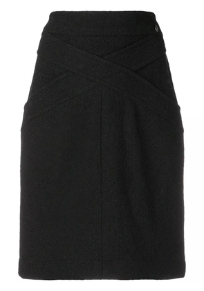 CHANEL Pre-Owned crisscross detail fitted skirt - Black