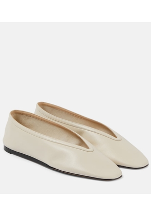 Le Monde Beryl Luna leather slippers