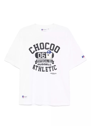 CHOCOOLATE x Russell Athletic logo-print T-shirt - White