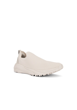 APL: Athletic Propulsion Labs TechLoom Traveler Sneaker in Beige. Size 10. Also in 8.