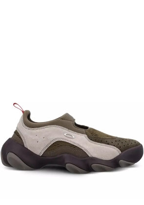 Oakley Flesh mesh-panelled slip-on sneakers - Grey