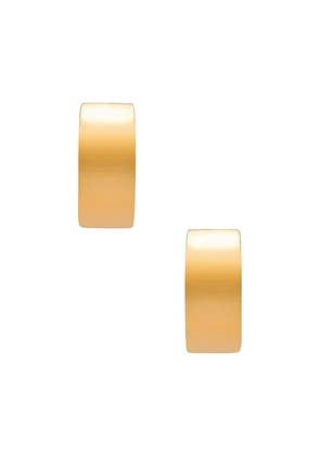 EF COLLECTION Gold Jumbo Huggie Earring in Metallic Gold.
