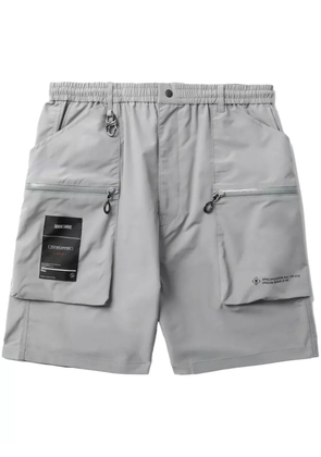 izzue logo-patch cargo-pocket shorts - Grey
