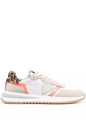 Philippe Model Paris logo-patch low-top sneakers - White