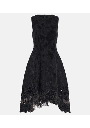 Oscar de la Renta Guipure lace and velvet jacquard gown