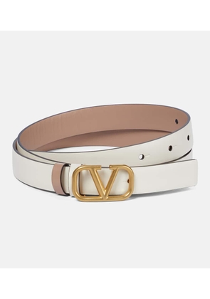 Valentino Garavani VLogo Signature 20 reversible leather belt