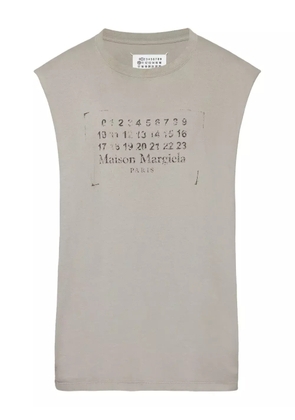 Maison Margiela logo-print sleeveless top - Grey