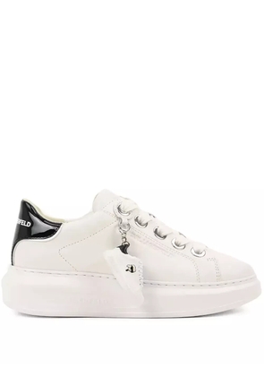 Karl Lagerfeld Kapri keychain patent-leather sneakers - White