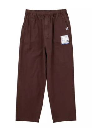 in･stru(men-tal). elastic-waistband trousers - Brown
