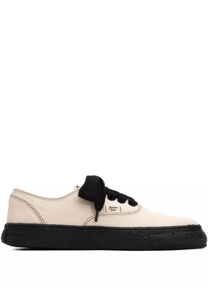 General Scale. Kiefer canvas low top sneakers - Neutrals