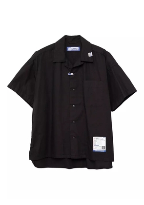in･stru(men-tal). logo-patch shirt - Black