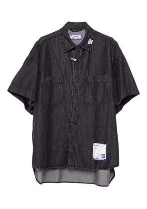 in･stru(men-tal). patch-pocket denim shirt - Black