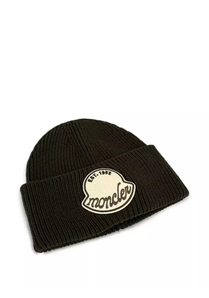 Moncler logo-patch ribbed beanie - Green