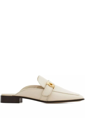Ferragamo Hug buckle loafers - White