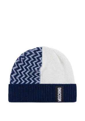 Moschino chevron-pattern knitted beanie - Blue
