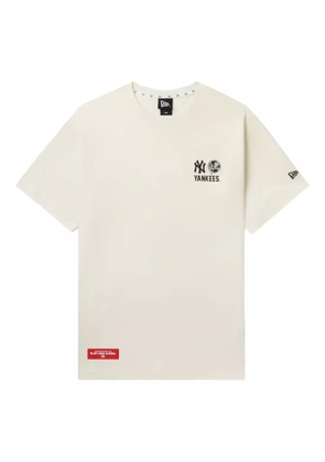 NEW ERA CAP Yankees logo T-shirt - Neutrals