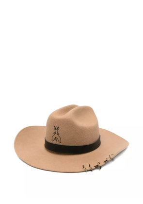 Patrizia Pepe embroidered-detail ring-embellished hat - Neutrals