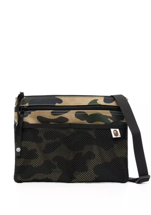 A BATHING APE® camouflage print messenger bag - Neutrals