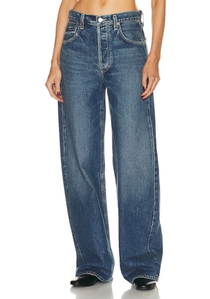 Citizens of Humanity Ayla Baggy Cuffed Crop Jeans in Brielle - Denim-Medium. Size 27 (also in ).