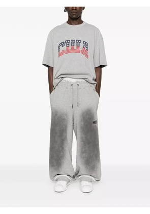 MADFRENZY graphic-print T-shirt - Grey