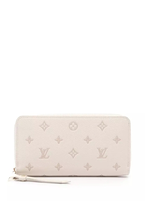 Louis Vuitton Pre-Owned 2021 monogram zip wallet - Neutrals