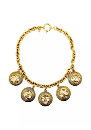 CHANEL Pre-Owned 1980s logo-charm necklace - Gold