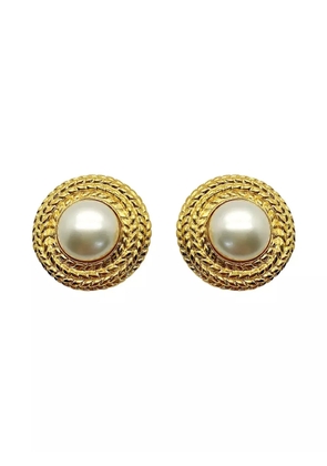 CHANEL Pre-Owned 1970s pearl-embellished earrings - Gold