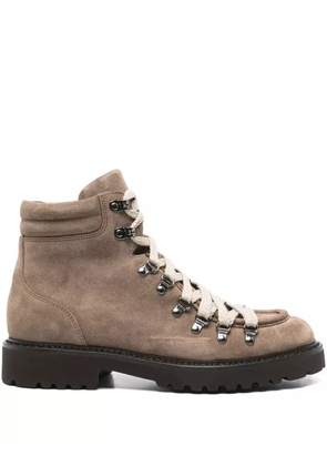 Doucal's lace-up suede ankle boots - Brown