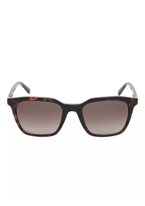 GUESS EYEWEAR rectangle-frame tortoiseshell-effect sunglasses - Brown