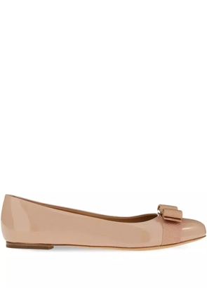 Ferragamo Varina patent bow-detail ballet flats - Neutrals