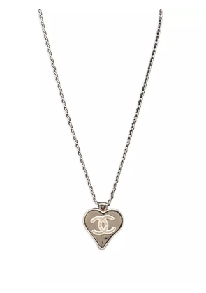 CHANEL Pre-Owned 2021 heart-pendant logo-detail necklace - Gold