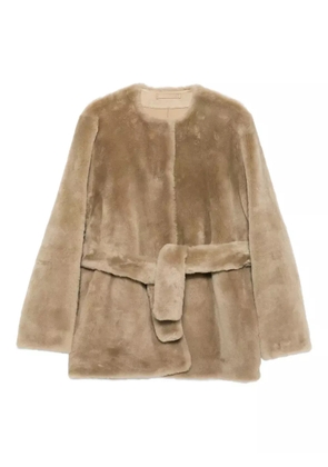 TOTEME belted shearling jacket - Neutrals