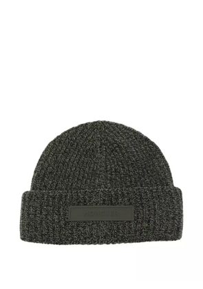Moncler logo-patch ribbed-knit beanie - Green