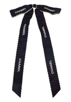 CHANEL Pre-Owned 1990-2000s logo-embroidered satin bow - Black