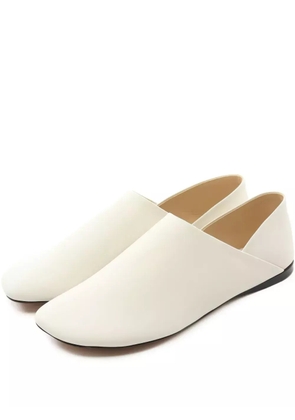 Loewe Pre-Owned Toy slip-on leather loafers - White