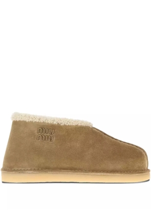 Miu Miu shearling-trimmed suede boots - Neutrals