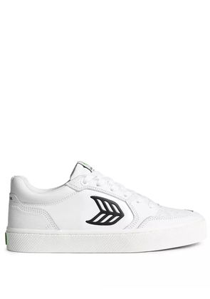 Cariuma Vallely logo-detail leather sneakers - White