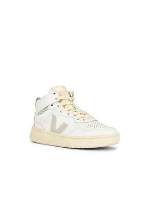 Veja V-95 Sneaker in White. Size 35. Also in 36, 37, 38, 39, 40, 41.
