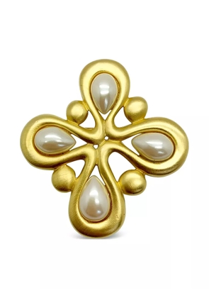 Jennifer Gibson Jewellery 1980s Givenchy pearl brooch - Gold