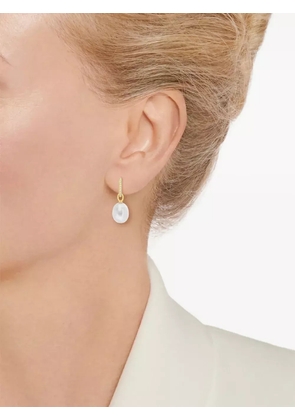 Kiki McDonough 18kt yellow gold Classics pearl and diamond drop earrings - White