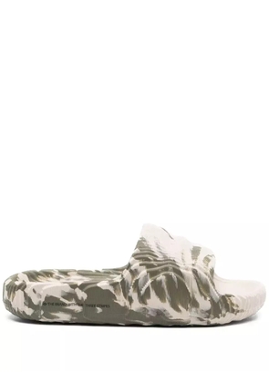 adidas Adilette camouflage-print slides - Green