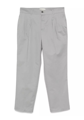 The Editor pleat-detail trousers - Grey